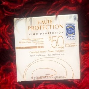 Avene high protection tinted compact